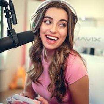 Léa Martinez Biography